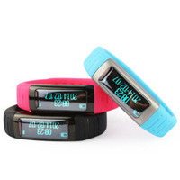 现代演绎W120智能手环 一款红色腕间的多功能健康生活伴侣